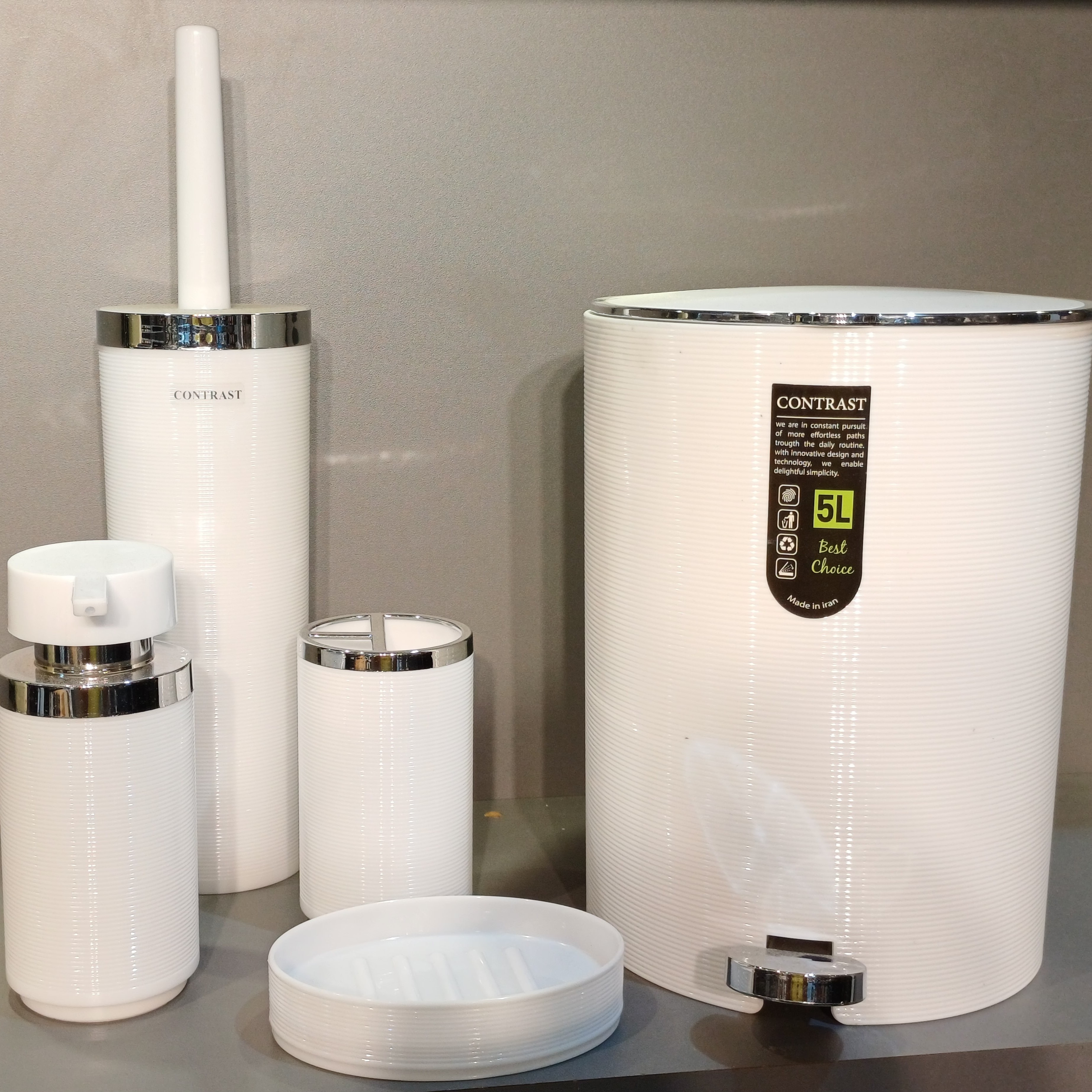 ست سرویس بهداشتی 5 پارچه کنتراست مدل خط ریز سفید کروم