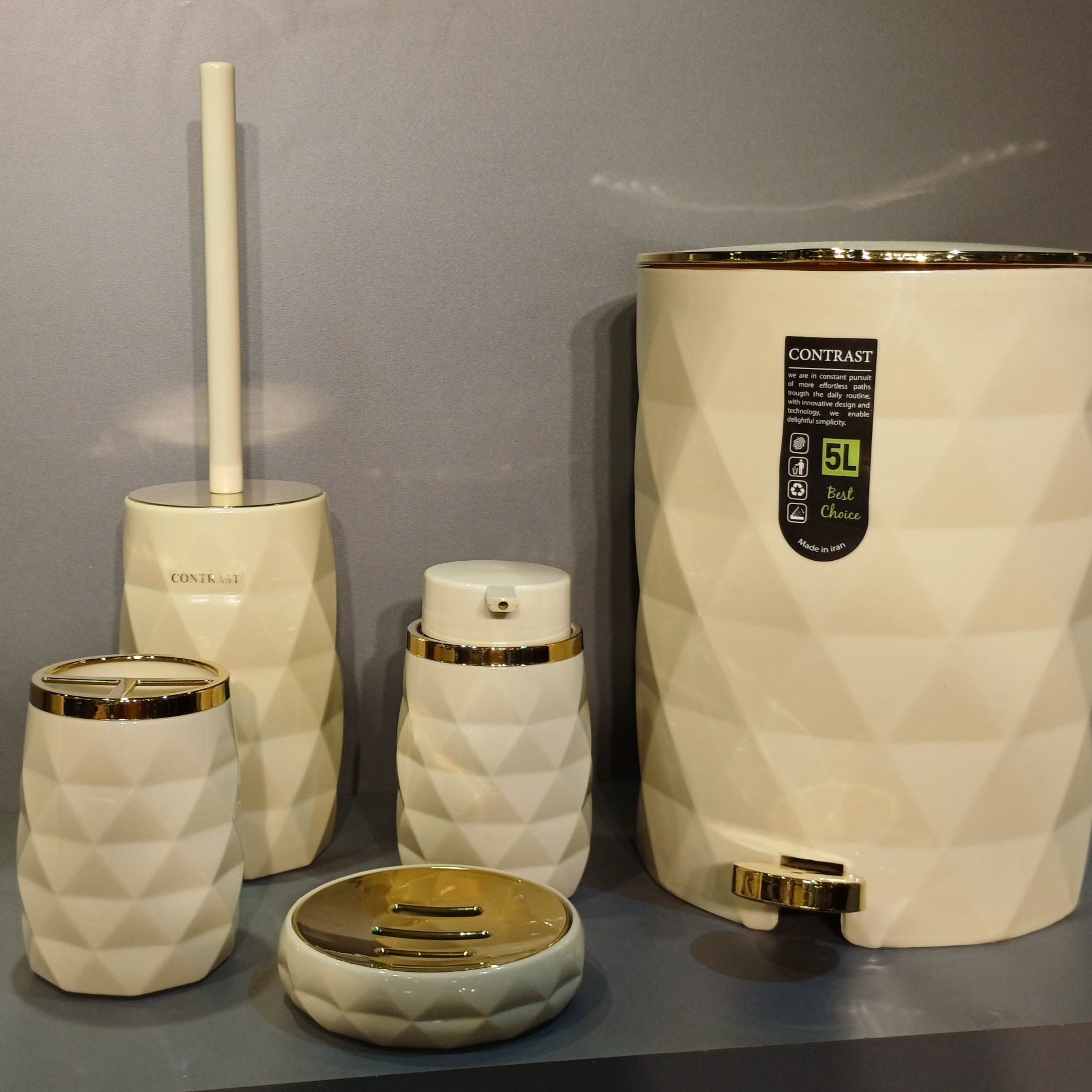 ست سرویس بهداشتی 5 پارچه کنتراست مدل آناناس وانیل طلا