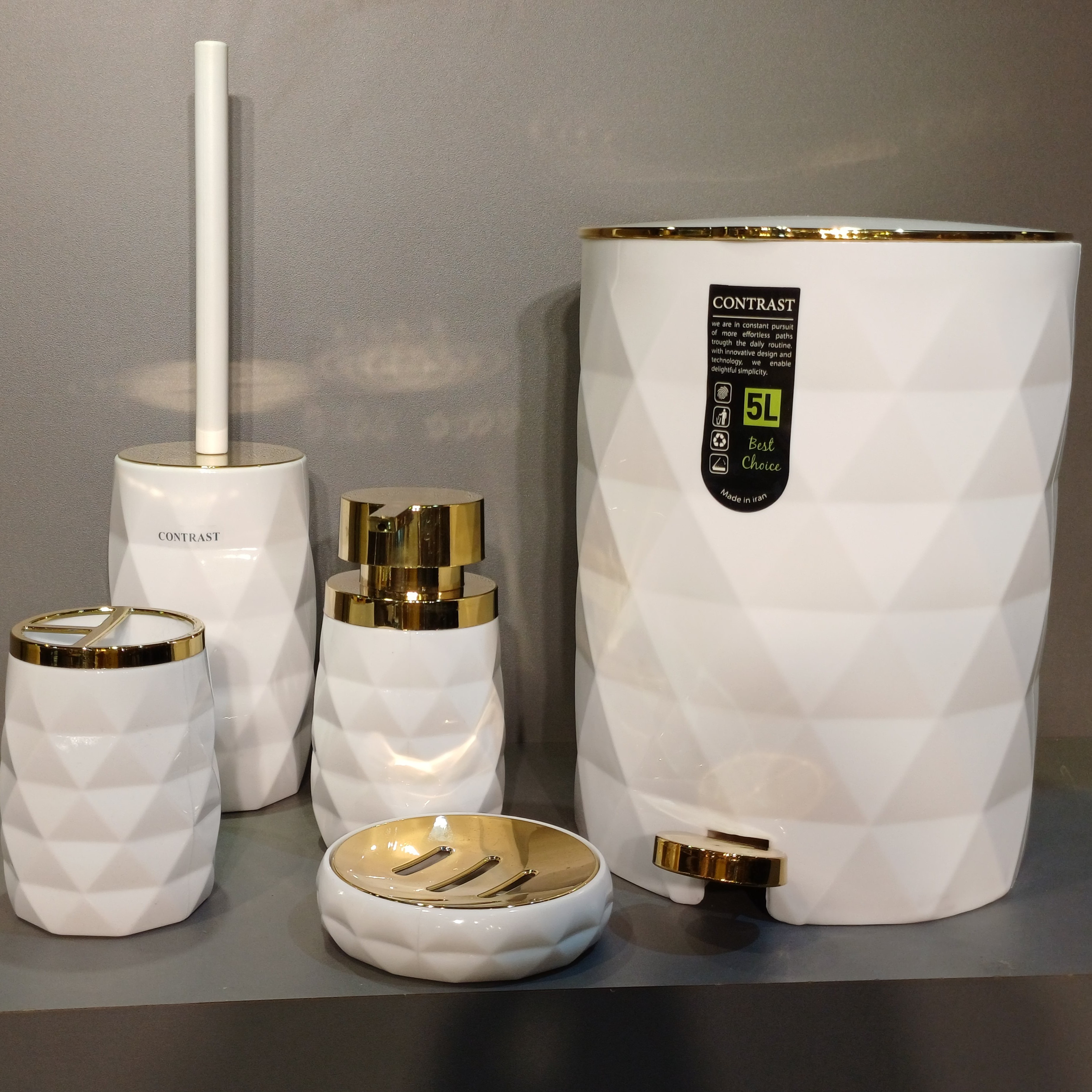 ست سرویس بهداشتی 5 پارچه کنتراست مدل آناناس سفید طلا